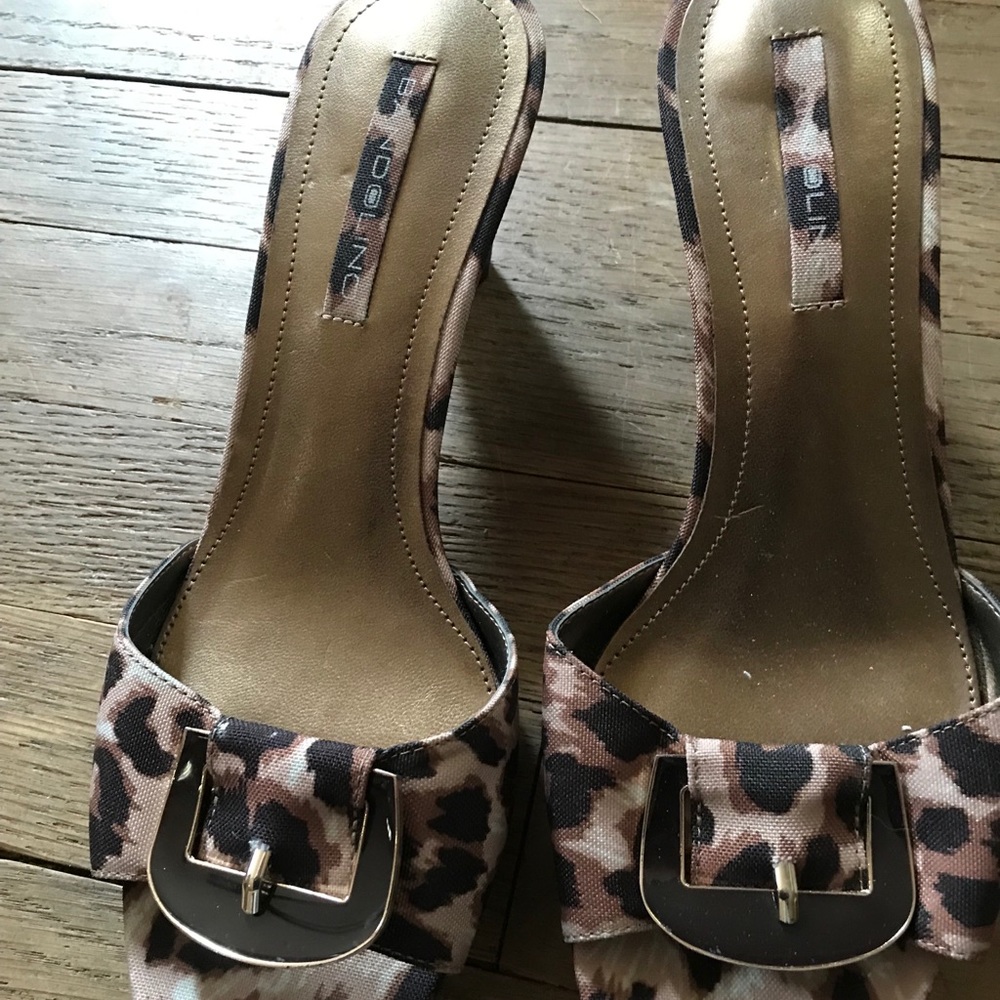 Leopard heals size 7.5 worn once